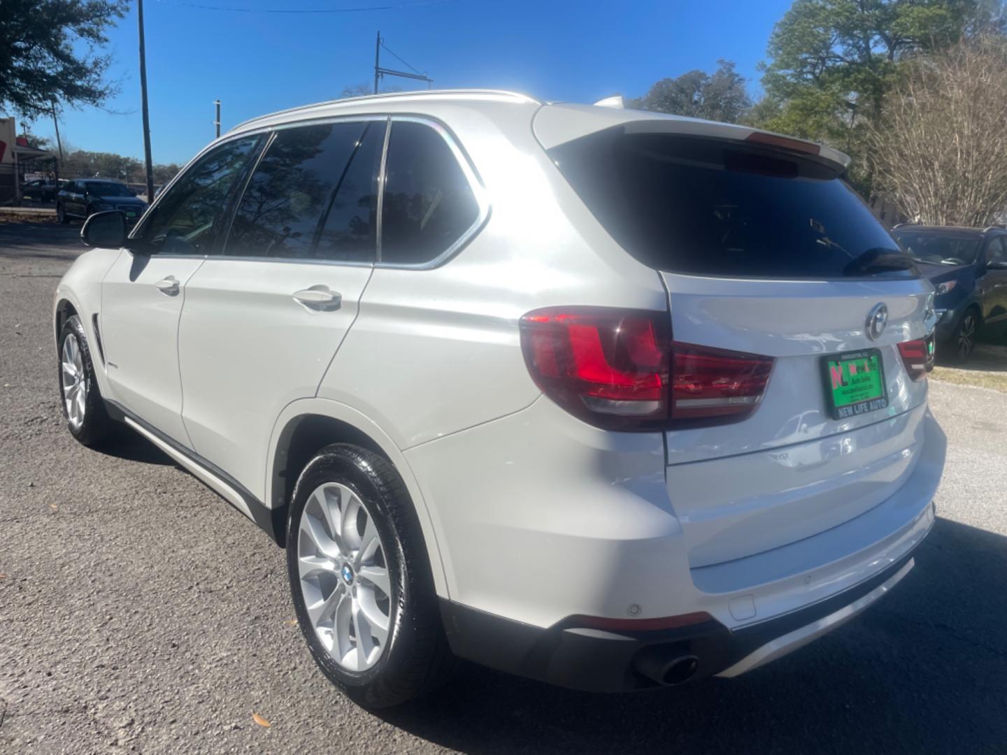 2014 WHITE BMW X5 XDRIVE35I (5UXKR0C54E0) with an 3.0L engine, Automatic transmission, located at 5103 Dorchester Rd., Charleston, SC, 29418-5607, (843) 767-1122, 36.245171, -115.228050 - Photo#4